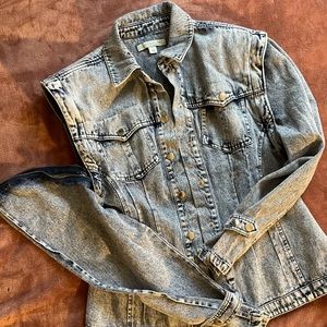 ✨✨Women’s detachable jean jacket✨✨